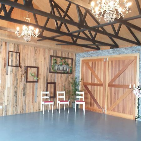 Accommodation At Lakeside オマルー エクステリア 写真